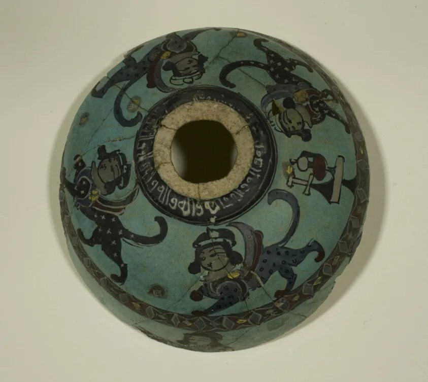 Shoulder Fragment of a vessel with Winged Sphinxes — تصویر رکورد مؤسسهٔ هنر شیکاگو (دسترسی آزاد)