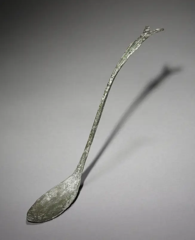 Spoon with Fish-Tail Design — تصویر رکورد موزهٔ هنر کلیولند (دسترسی آزاد)