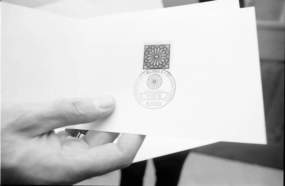 Freiburg: Briefmarke der Deutschen Bundespost, in der Hand des Erzbischofs — تصویر رکورد یوروپیانا