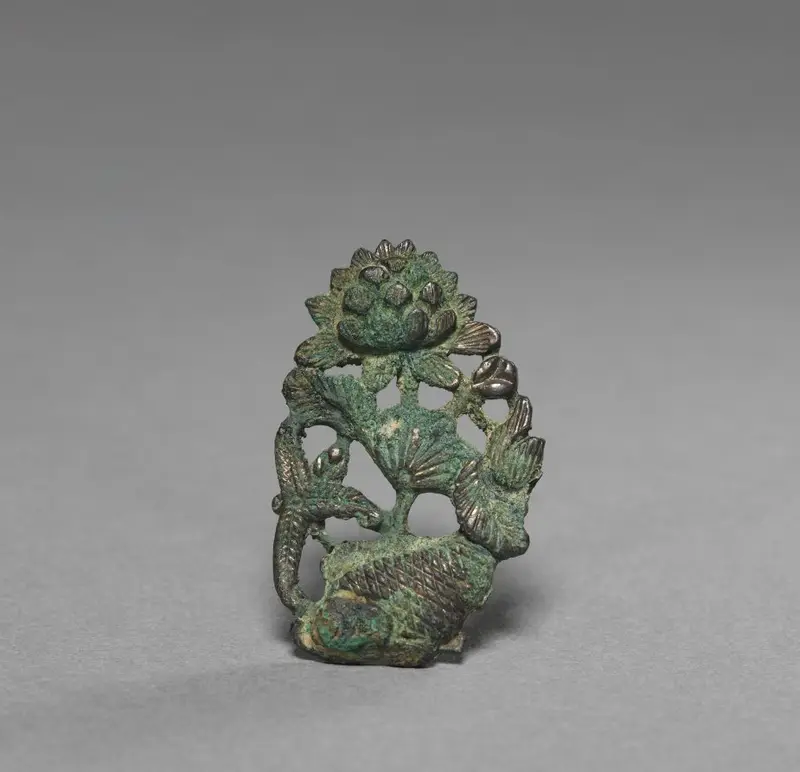 Ornament with Carp and Lotus Design — تصویر رکورد موزهٔ هنر کلیولند (دسترسی آزاد)
