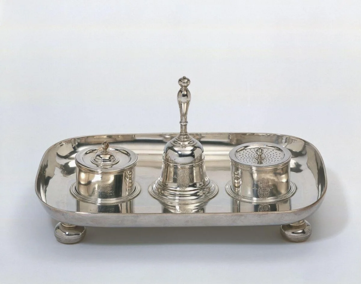 Inkstand — تصویر رکورد موزهٔ ویکتوریا و آلبرت
