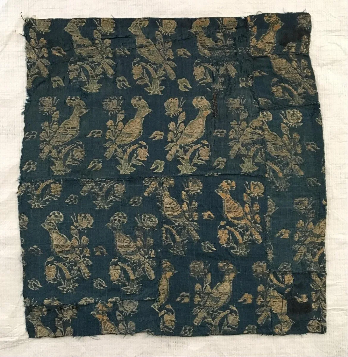 Brocaded silk panel — تصویر رکورد موزهٔ ویکتوریا و آلبرت