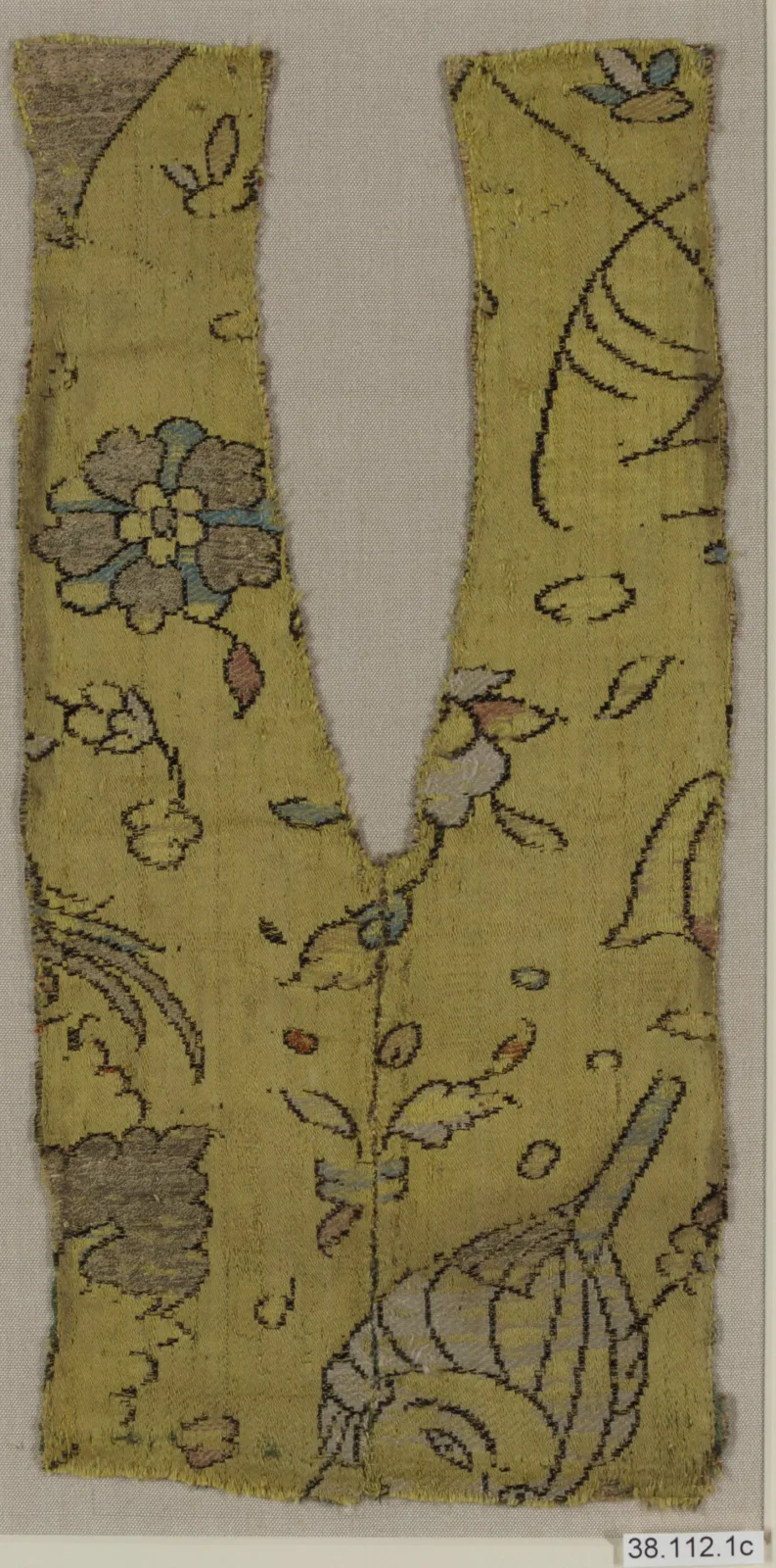 Textile Fragment — تصویر رکورد موزهٔ متروپولیتن (دسترسی آزاد)