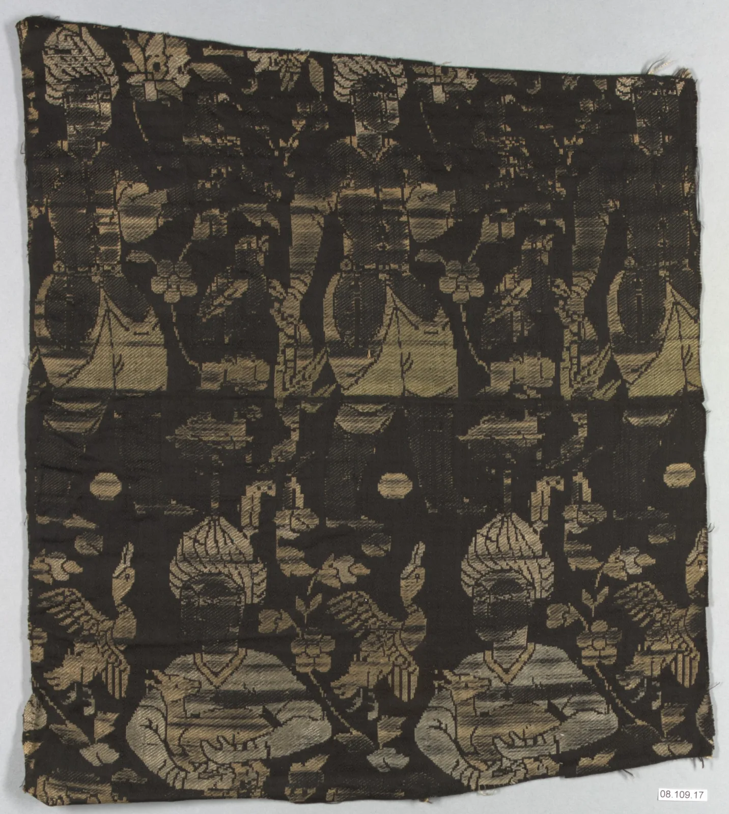 Textile Fragment — تصویر رکورد موزهٔ متروپولیتن (دسترسی آزاد)