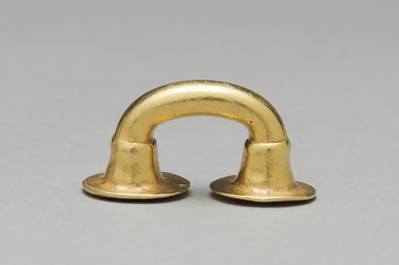 Nose Ornament — تصویر رکورد موزهٔ هنر کلیولند (دسترسی آزاد)