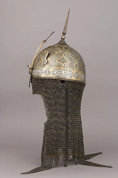 کلاه‌خود — نمای تکمیلی ثبت‌شده در رکورد موزه
