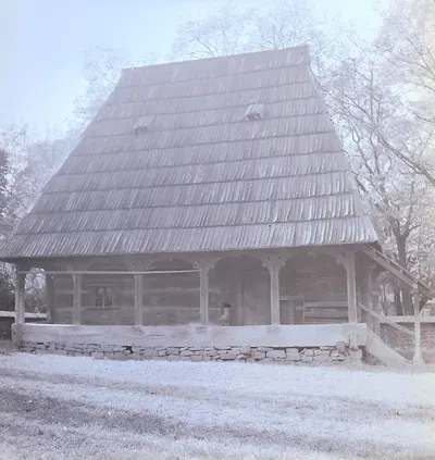 Secvențe din Muzeul Satului - casa Berbești, jud. Maramureș (1979) — تصویر رکورد یوروپیانا