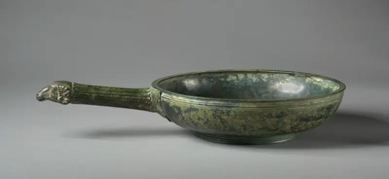Patera with Fluted Handle and Ram Head Finial — تصویر رکورد موزهٔ هنر کلیولند (دسترسی آزاد)