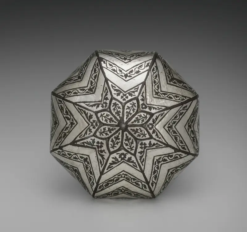 Lid for a Bidri Pandan with Chevrons — تصویر رکورد موزهٔ هنر کلیولند (دسترسی آزاد)