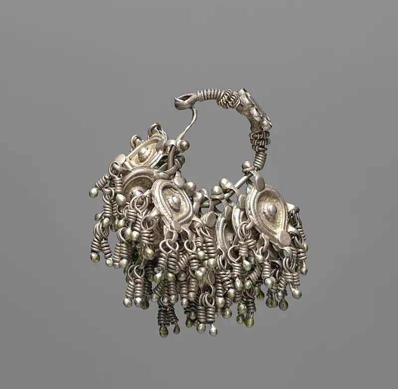 Earrings (?) — تصویر رکورد موزهٔ هنر کلیولند (دسترسی آزاد)