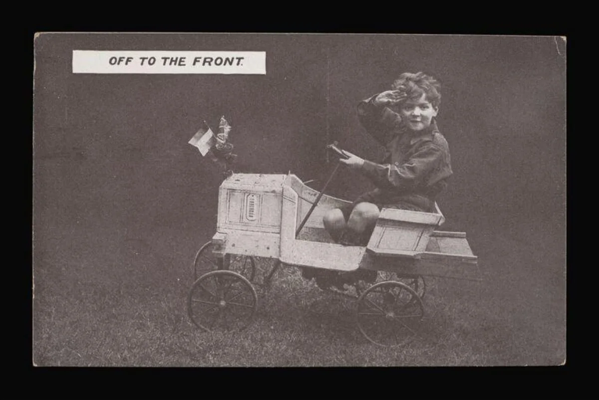 OFF TO THE FRONT — تصویر رکورد موزهٔ ویکتوریا و آلبرت