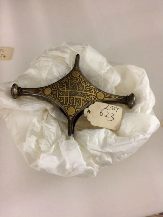Set of sword mounts — تصویر رکورد موزهٔ ویکتوریا و آلبرت