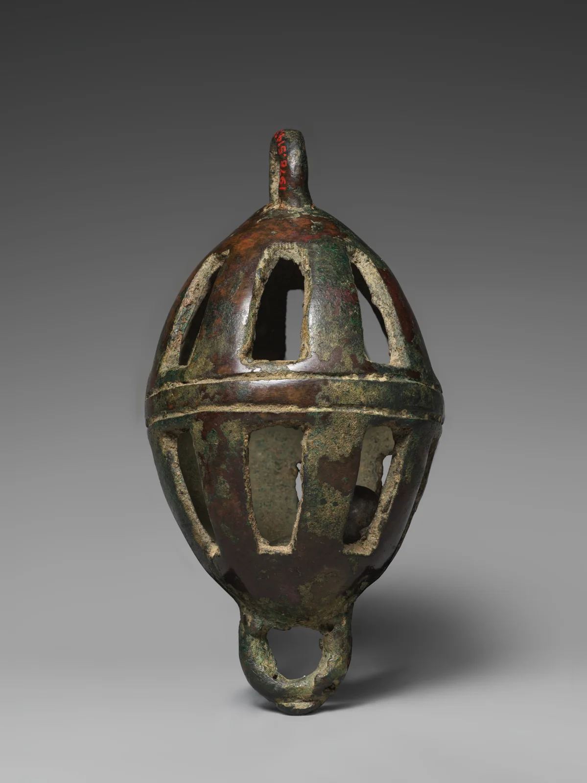 Openwork rattle bell — تصویر رکورد موزهٔ متروپولیتن (دسترسی آزاد)