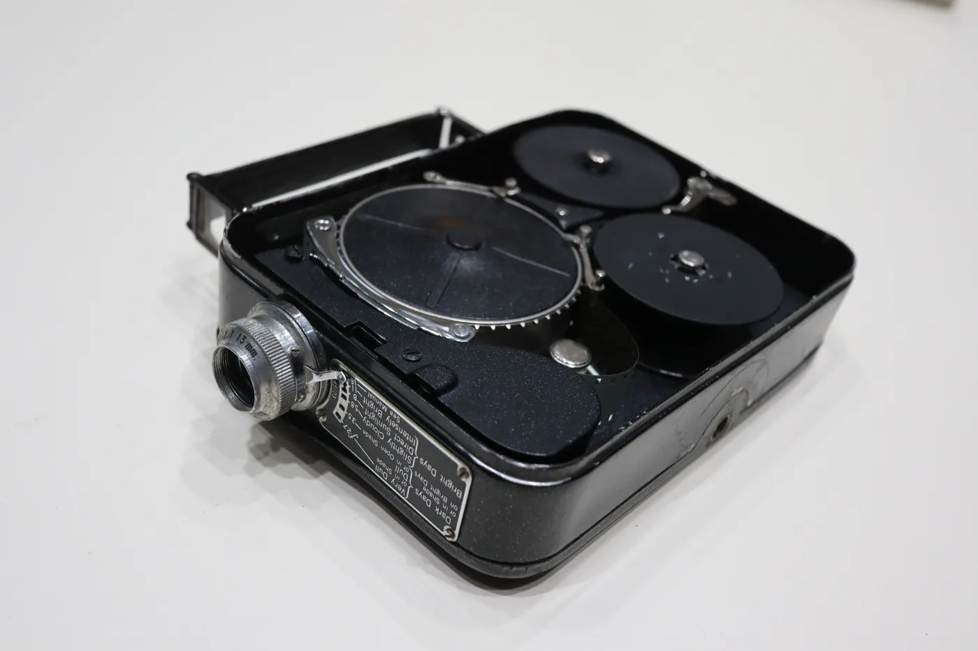 Ciné-Kodak Eight film camera interior — تصویر رکورد یوروپیانا