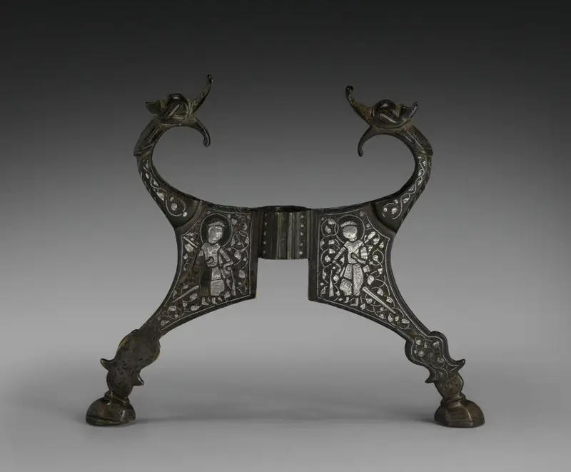 Dragon-headed Stand — تصویر رکورد موزهٔ هنر کلیولند (دسترسی آزاد)