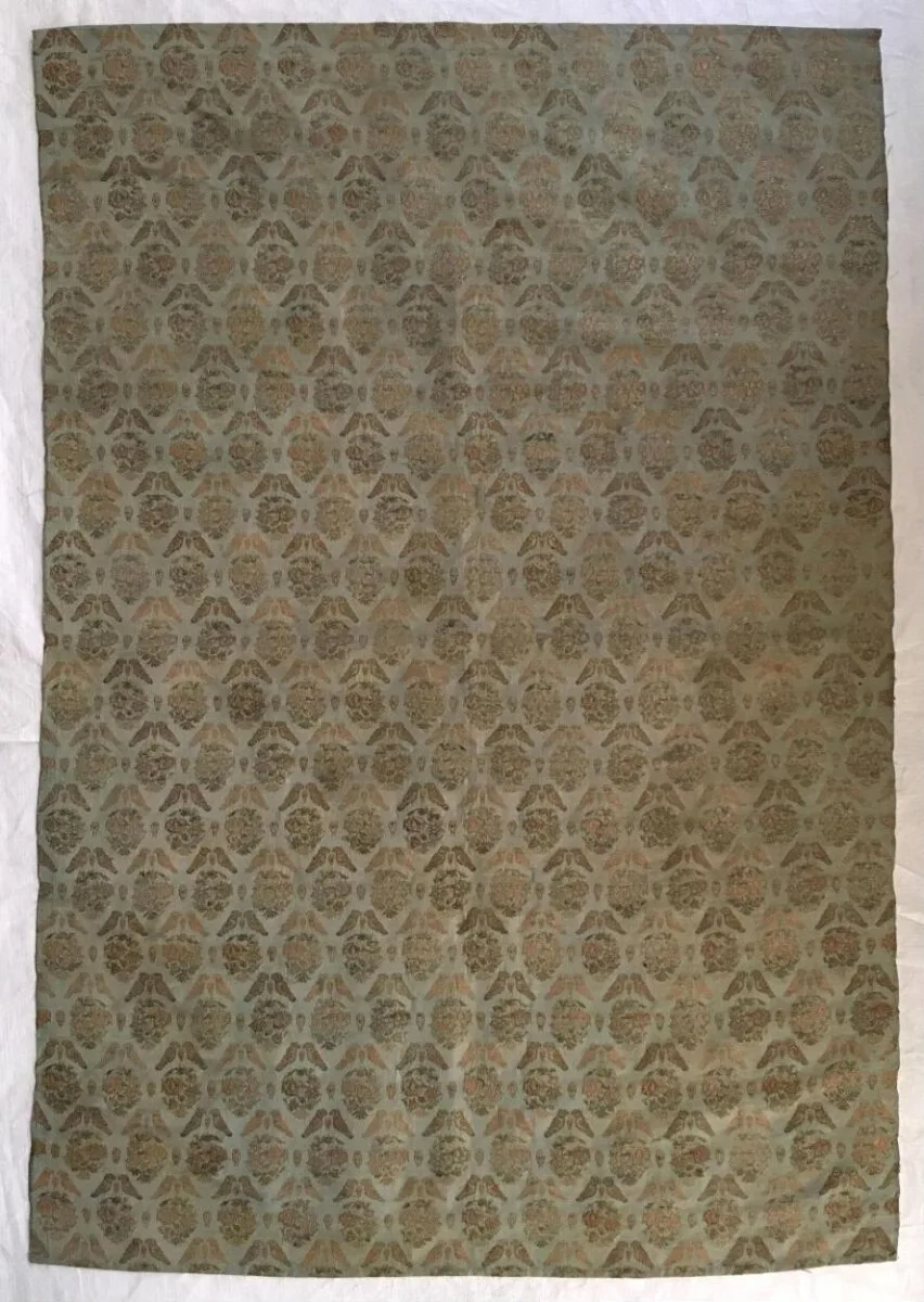 Brocaded silk panel — تصویر رکورد موزهٔ ویکتوریا و آلبرت