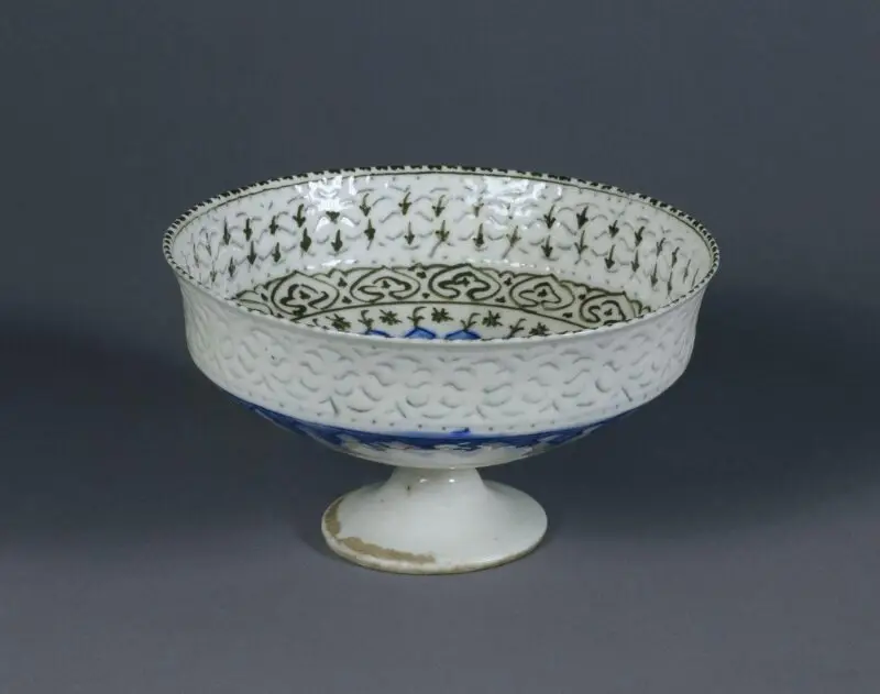 Footed bowl — تصویر رکورد موزهٔ ویکتوریا و آلبرت