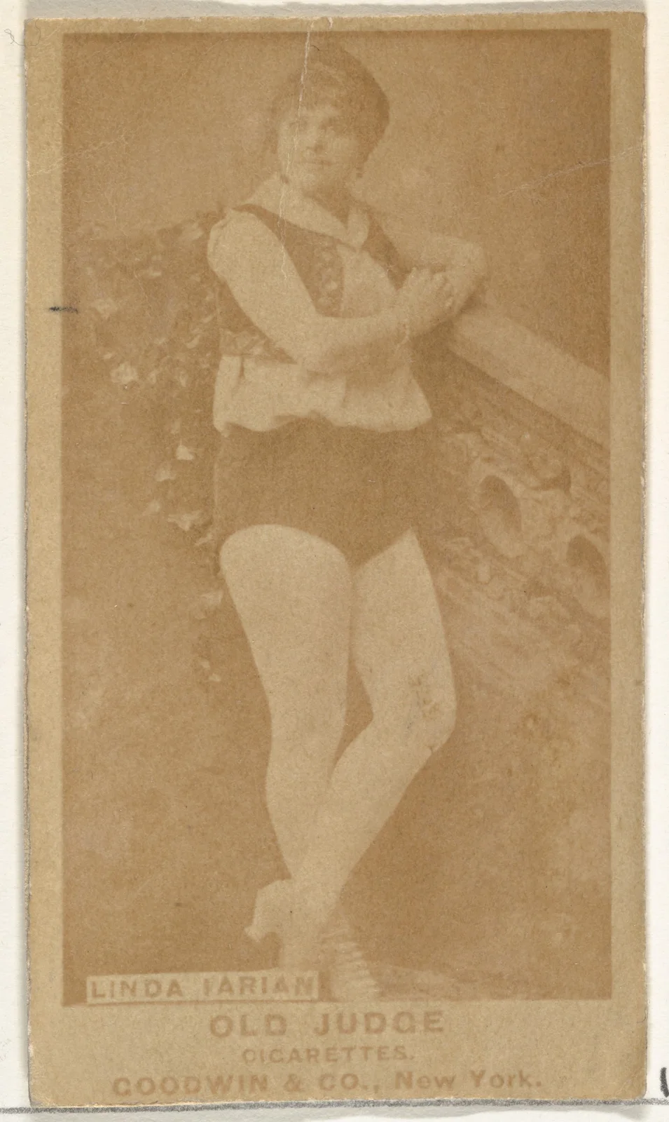 Linda Farian, from the Actors and Actresses series (N171) for Old Judge Cigarettes — تصویر رکورد موزهٔ متروپولیتن (دسترسی آزاد)