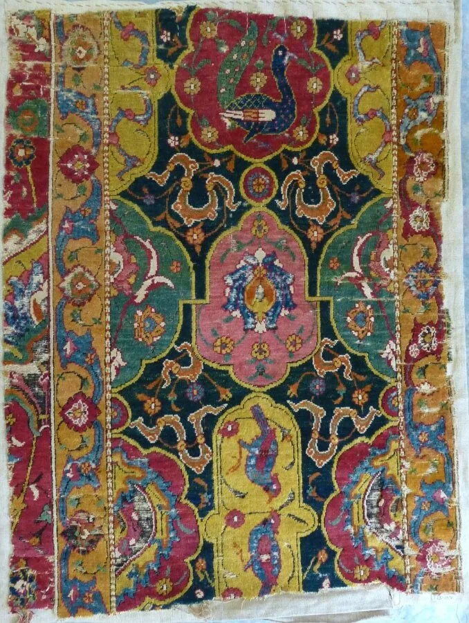 Carpet fragment — تصویر رکورد موزهٔ ویکتوریا و آلبرت
