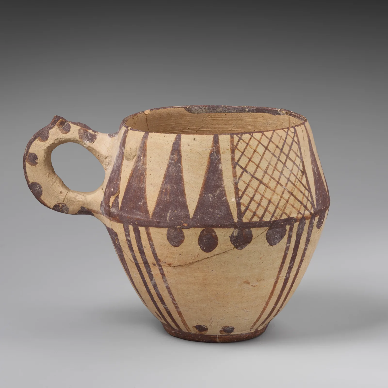 One-handled cup — تصویر رکورد موزهٔ متروپولیتن (دسترسی آزاد)
