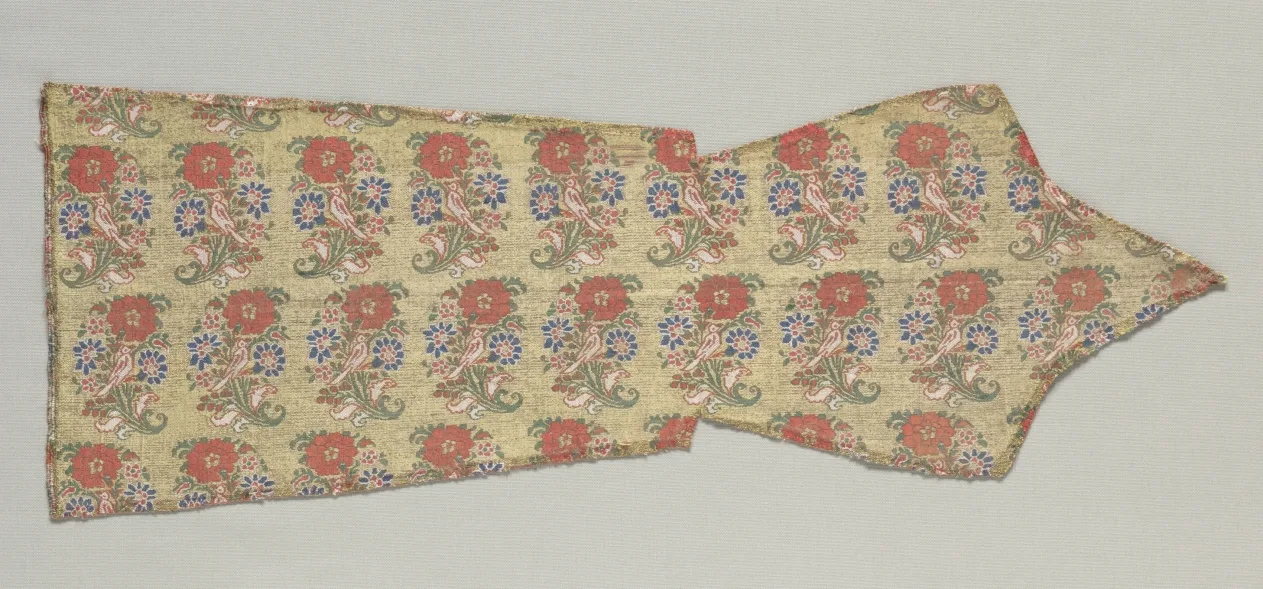 Sleeve with birds in blossoming bushes — تصویر رکورد موزهٔ هنر کلیولند (دسترسی آزاد)