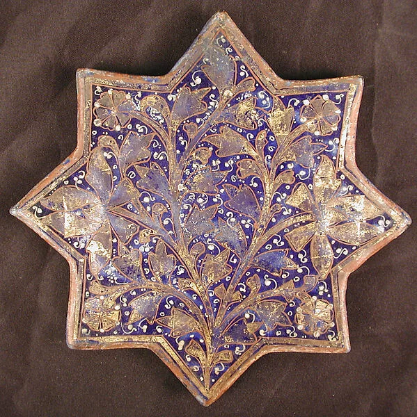 Star-Shaped Tile — تصویر رکورد موزهٔ متروپولیتن (دسترسی آزاد)