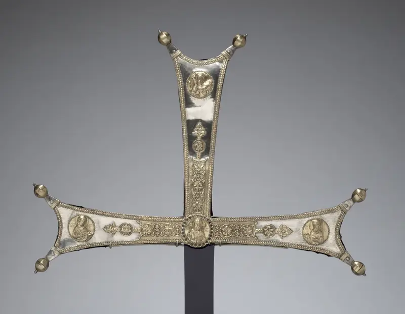 Fragment of a Processional Cross — تصویر رکورد موزهٔ هنر کلیولند (دسترسی آزاد)
