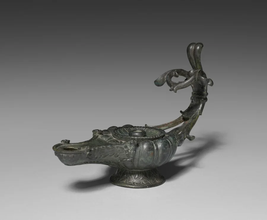 Oil Lamp — تصویر رکورد موزهٔ هنر کلیولند (دسترسی آزاد)