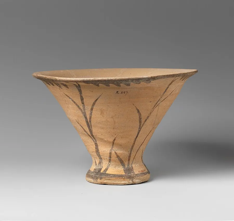 Terracotta kalathos (vase with flaring lip) — تصویر رکورد ویکیداده