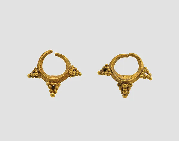 Earrings — تصویر رکورد موزهٔ متروپولیتن (دسترسی آزاد)