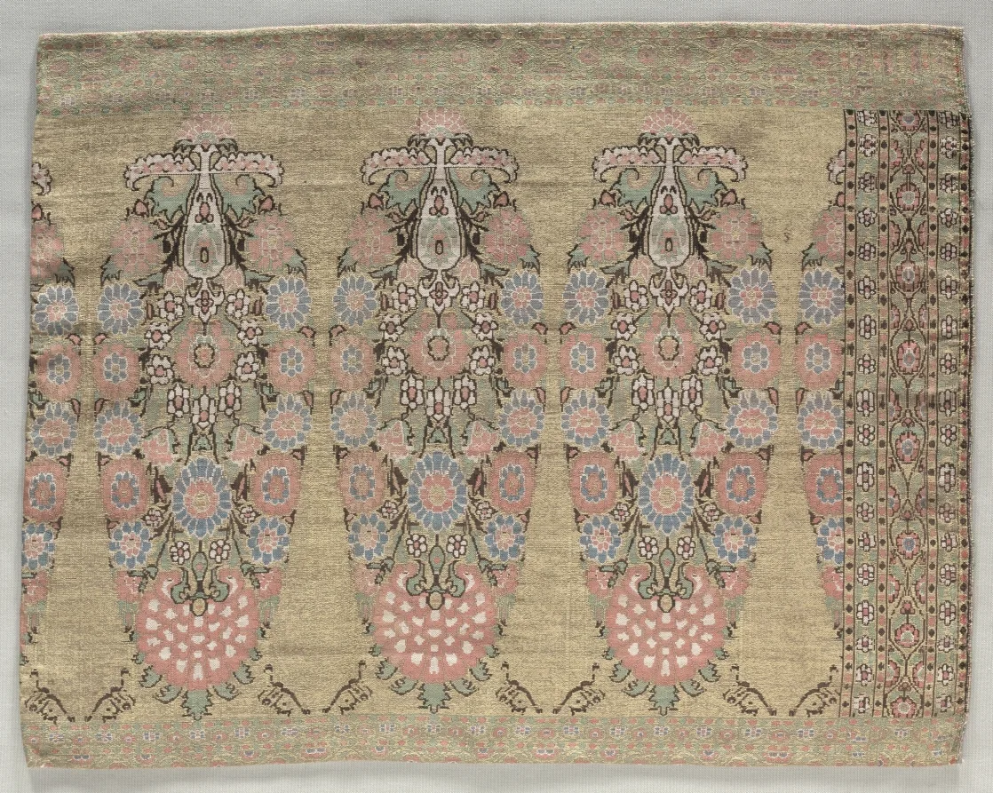 Two Pieces from a Scarf — تصویر رکورد موزهٔ هنر کلیولند (دسترسی آزاد)