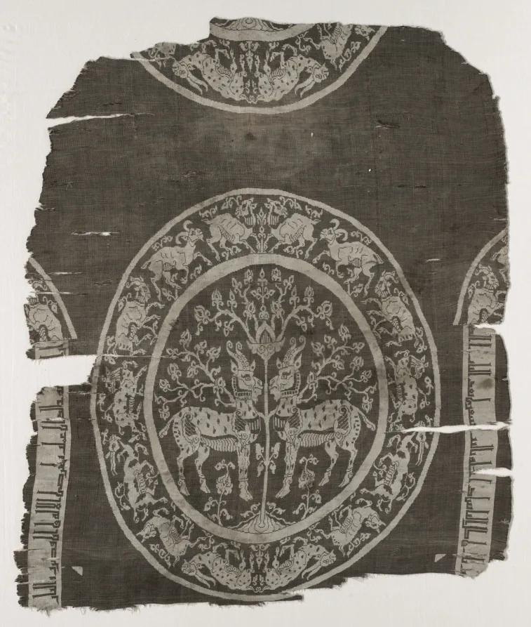 Fragment of Tomb Cover — تصویر رکورد موزهٔ هنر کلیولند (دسترسی آزاد)