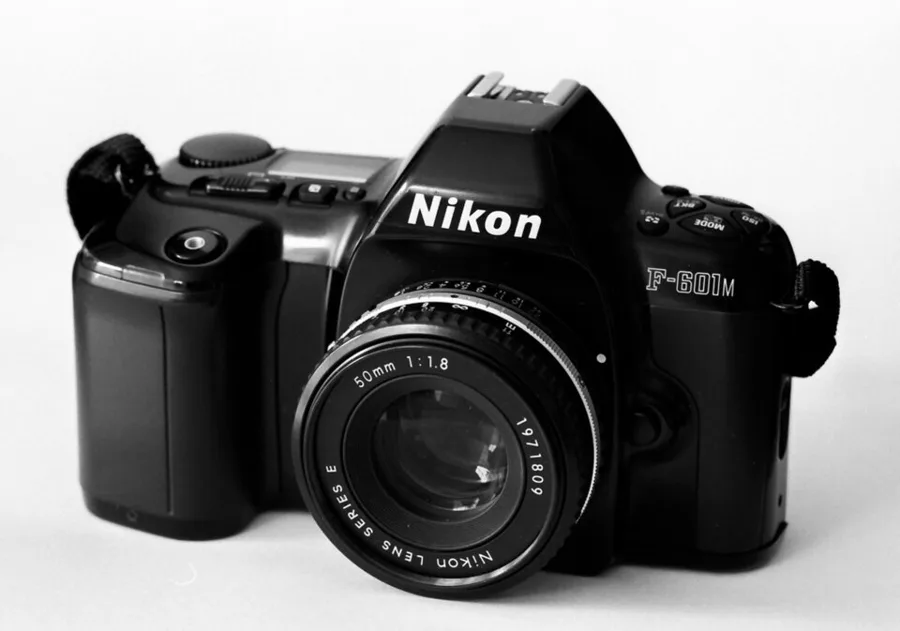 Nikon F-601M — تصویر رکورد ویکیداده