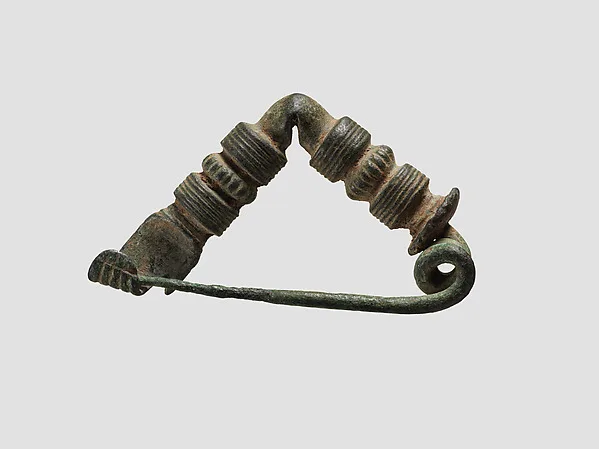 Fibula — تصویر رکورد موزهٔ متروپولیتن (دسترسی آزاد)