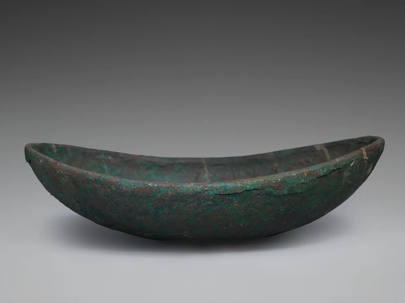 Oval bowl — تصویر رکورد موزهٔ متروپولیتن (دسترسی آزاد)
