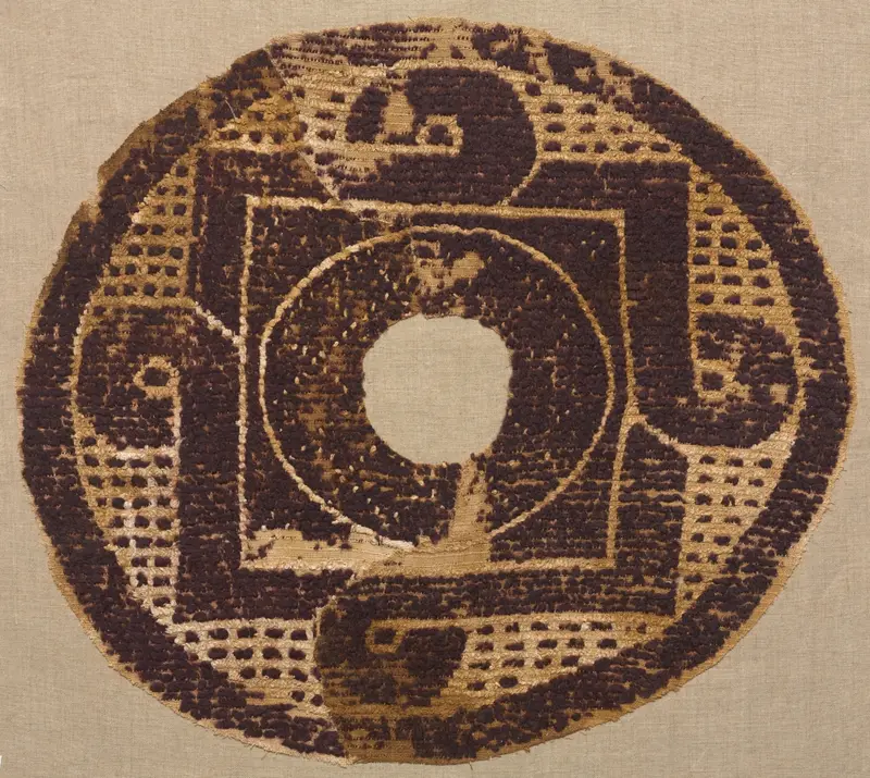 Roundel from a Blanket or Cover — تصویر رکورد موزهٔ هنر کلیولند (دسترسی آزاد)