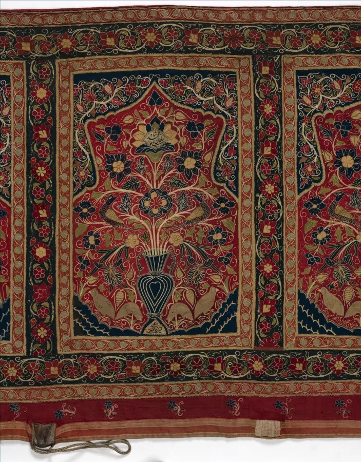 چادر گرد سلطنتی ساخته‌شده برای محمد شاه (دیواره با سه واحد طرح) — نمای تکمیلی ثبت‌شده در رکورد موزه