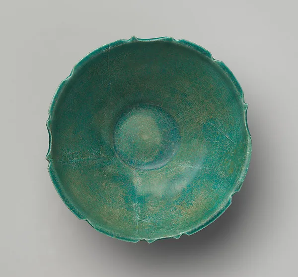 Turquoise Bowl with Carved Rim — تصویر رکورد موزهٔ متروپولیتن (دسترسی آزاد)
