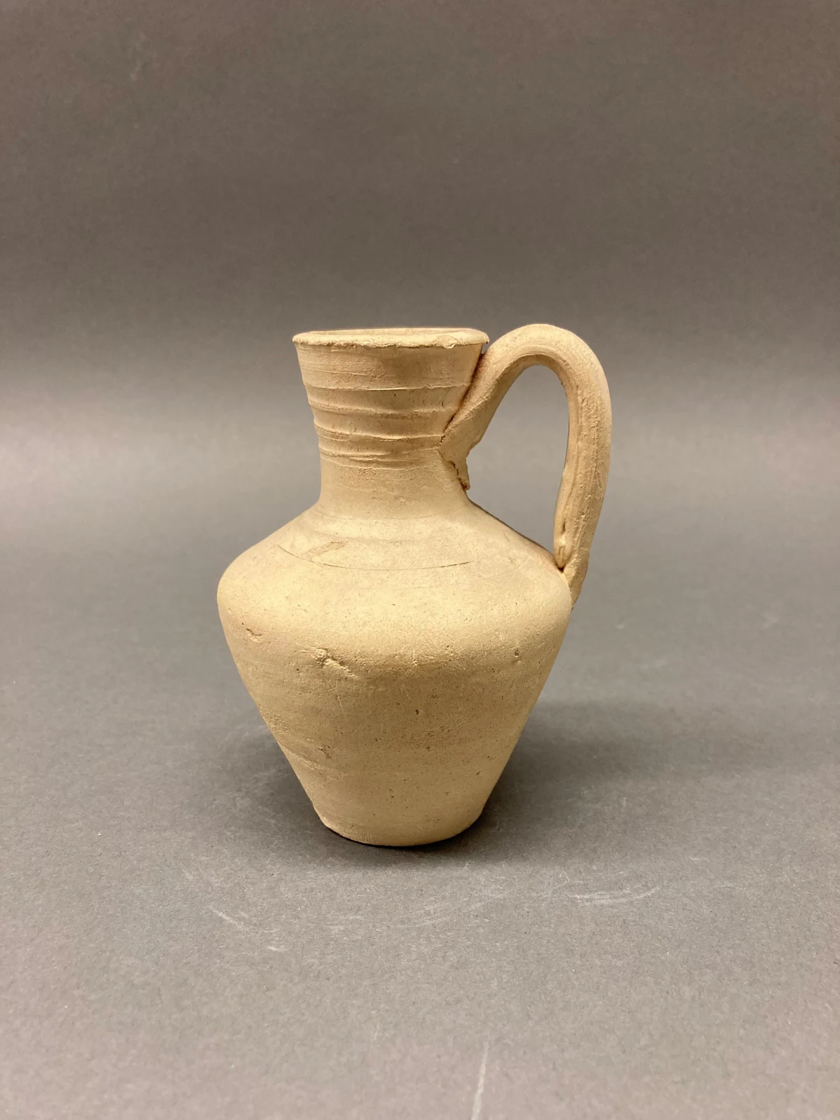 ابریق — نمای تکمیلی ثبت‌شده در رکورد موزه