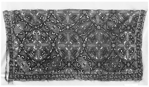 Textile Fragment — تصویر رکورد موزهٔ متروپولیتن (دسترسی آزاد)