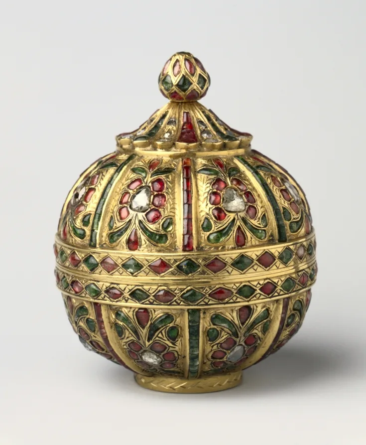 Globular-Shaped Box Decorated with Gems — تصویر رکورد موزهٔ هنر کلیولند (دسترسی آزاد)