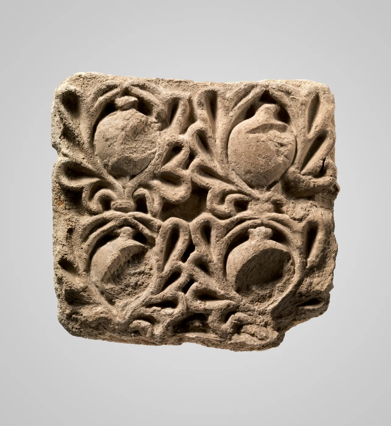 Wall decoration with pomegranates in palmettes — تصویر رکورد موزهٔ متروپولیتن (دسترسی آزاد)
