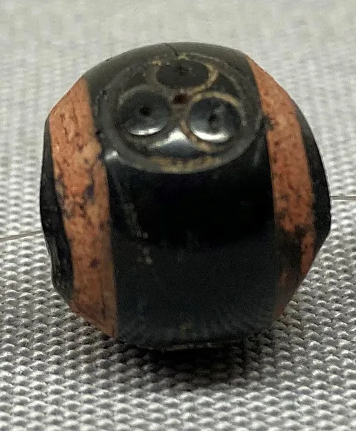 Stone Beads — تصویر رکورد موزهٔ متروپولیتن (دسترسی آزاد)
