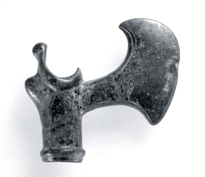 Axe head — تصویر رکورد موزهٔ متروپولیتن (دسترسی آزاد)
