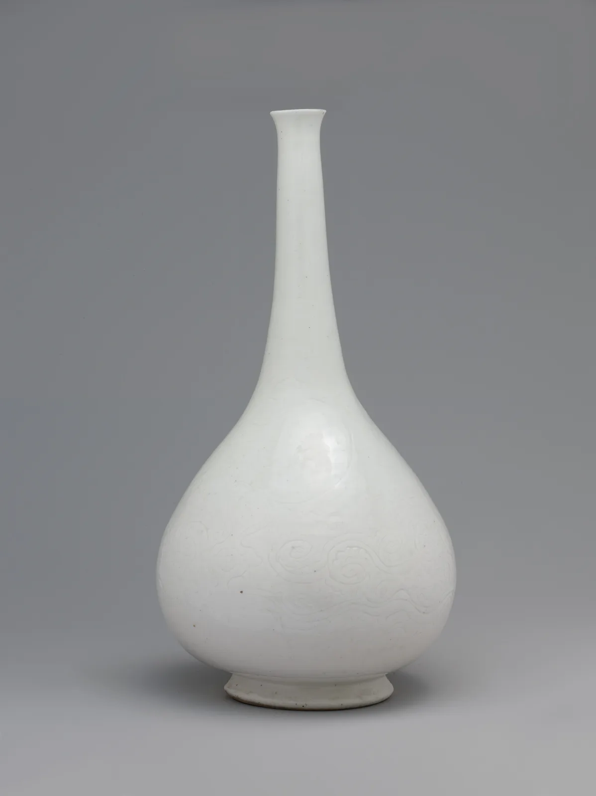 Bottle with Incised Decoration — تصویر رکورد موزهٔ متروپولیتن (دسترسی آزاد)