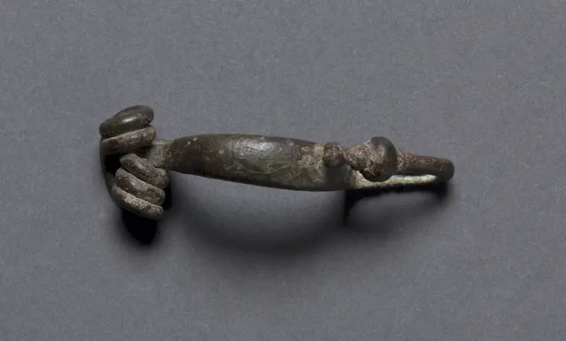 Celtic Type Fibula — تصویر رکورد موزهٔ هنر کلیولند (دسترسی آزاد)