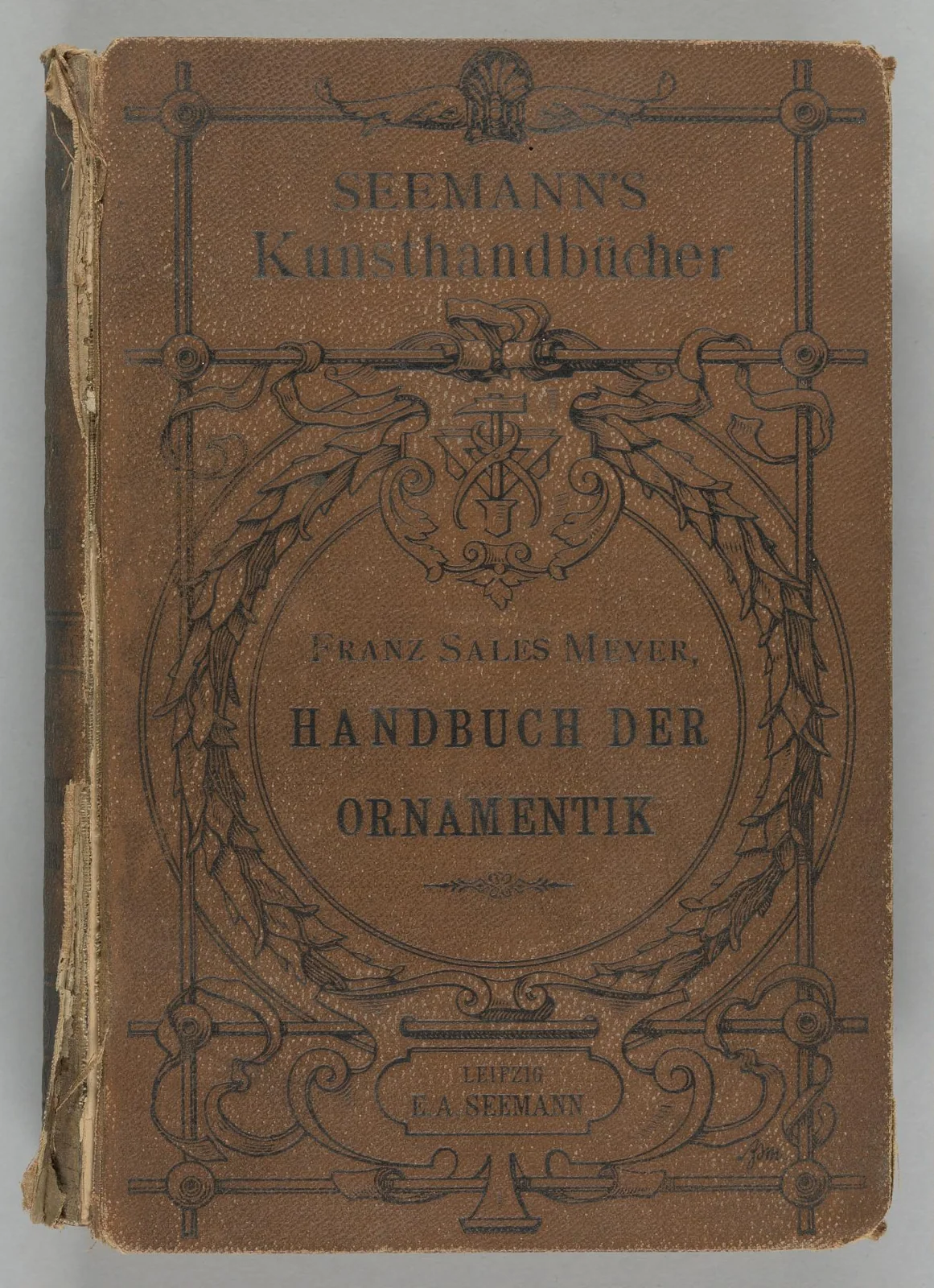 کتاب Hanbuch der Ornamentik — عکس رکورد موزهٔ ملی تاریخ و فرهنگ آفریقاییـآمریکایی (اسمیتسونیان)