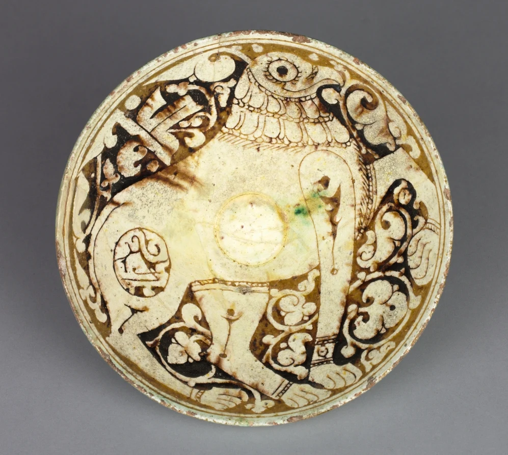 Bowl with Griffin — تصویر رکورد موزهٔ هنر کلیولند (دسترسی آزاد)
