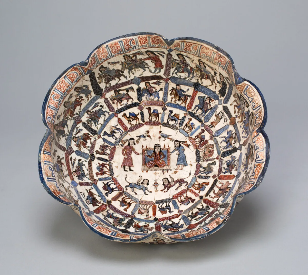 Inscribed Mina'i Bowl with an Enthroned Figure and Narrative Scenes in Three Registers — تصویر رکورد مؤسسهٔ هنر شیکاگو (دسترسی آزاد)
