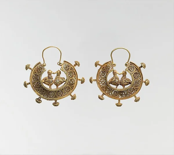 Earring, One of a Pair — تصویر رکورد موزهٔ متروپولیتن (دسترسی آزاد)